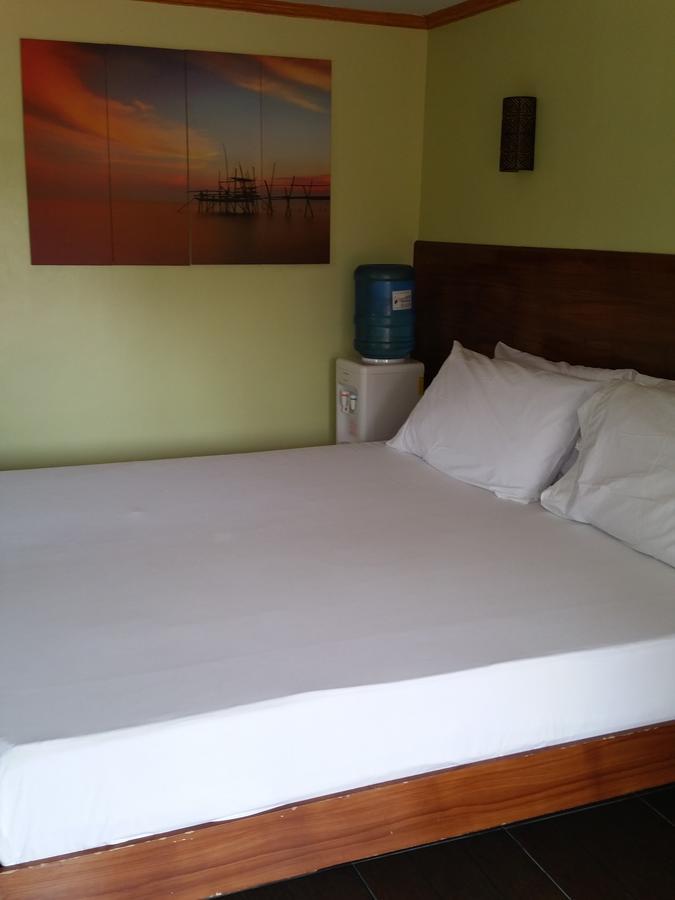 Hotel Casa De Miguelitos à Tagaytay City Extérieur photo