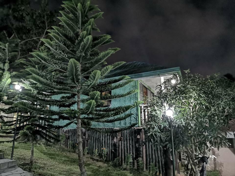 Hotel Casa De Miguelitos à Tagaytay City Extérieur photo