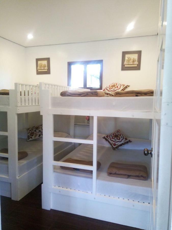 Hotel Casa De Miguelitos à Tagaytay City Extérieur photo