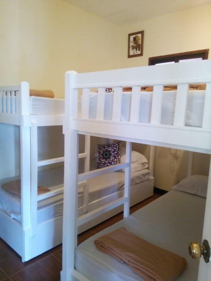 Hotel Casa De Miguelitos à Tagaytay City Extérieur photo