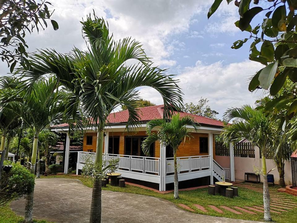 Hotel Casa De Miguelitos à Tagaytay City Extérieur photo