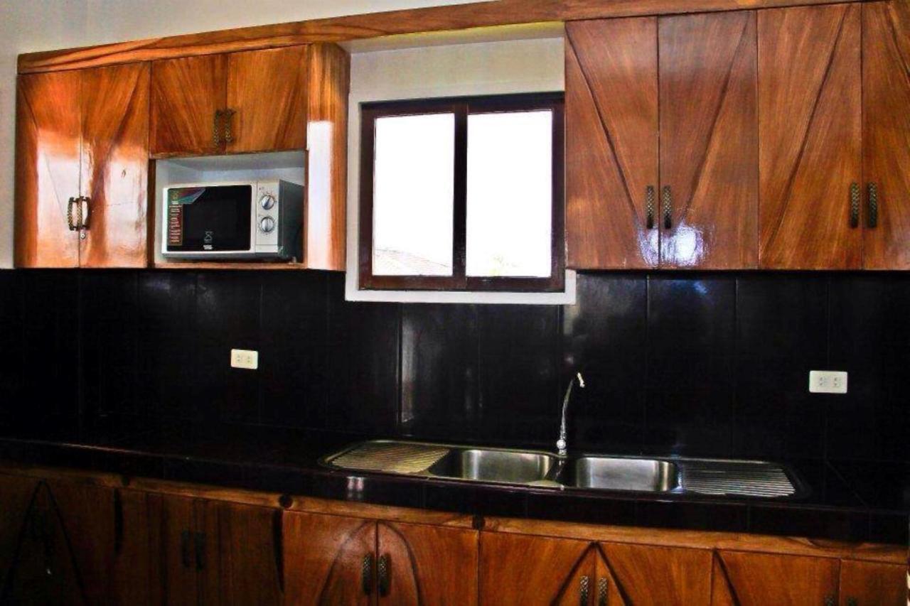 Hotel Casa De Miguelitos à Tagaytay City Extérieur photo